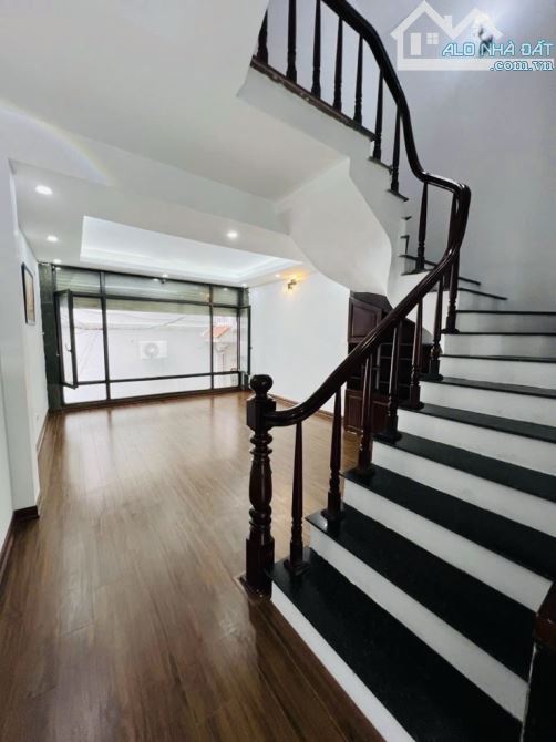 Phố Trường Lâm Nhà dân xây 35m2- 5 tầng- 10 tỷ hơn, gara ô tô, gần mặt phố - 5