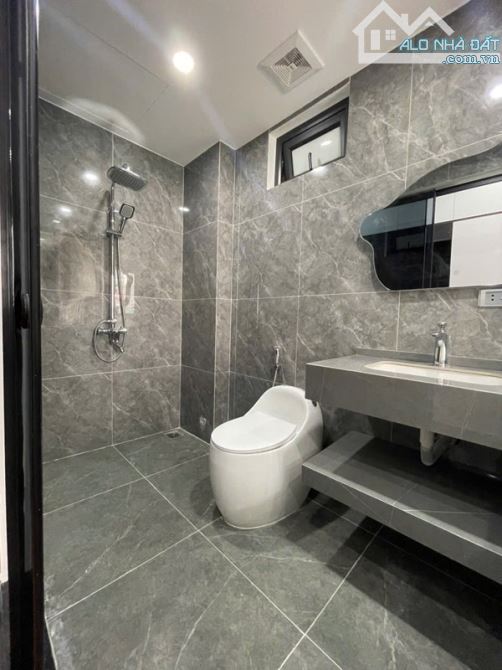 Bán nhà Vũ Xuân Thiều Dt 58m, .Dân xây 5 tầng , Gara ô tô , vỉa hè - nhỉnh 18 tỏi - 5