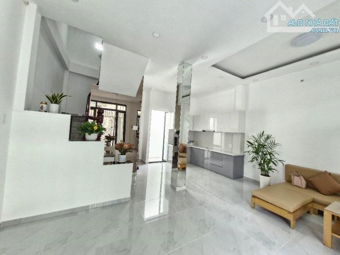 Hxh né -nhà đẹp - 3 tầng - 50m2 (5,7x9m) – Đ. Nguyễn Văn Giáp- Quận 2- chỉ 6,7 tỷ TL - 5
