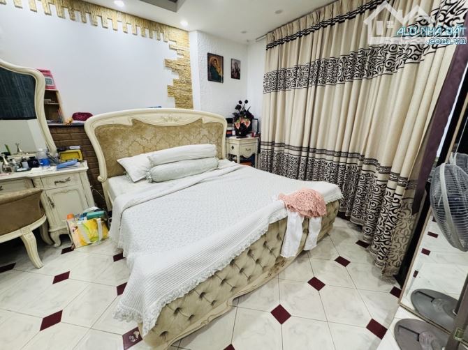 QUẬN 1, ĐƯỜNG NGUYỄN THỊ MINH KHAI. NHÀ 5 TẦNG NGANG HƠN 6M, GẦN 40M2 HẺM 1SẸC. 10,8 Tỷ - 5