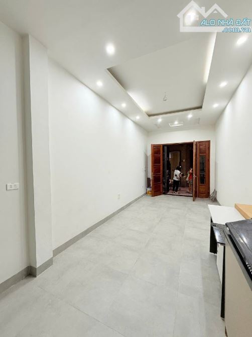🔥 CHỦ CẦN TIỀN – BÁN GẤP NHÀ NGỌC THỤY 🔥 🏠 Diện tích: 34m² 🏗 Kết cấu: 5 tầng, thiết kế - 4