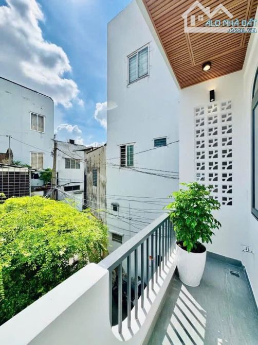 BÁN NHÀ LÊ QUANG ĐỊNH,2 TẦNG, 30M2, GIÁ 4,7 TỶ - 5