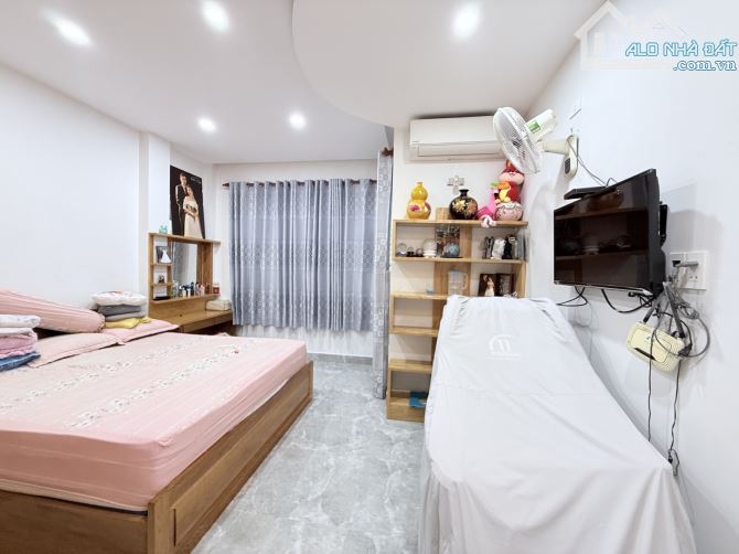 QUẬN 3 SÁT MẶT TIỀN - XE HƠI ĐẬU CỬA- SỔ A4 - LÔ GÓC KLGQH- 4 TẦNG HOÀN CÔNG - 5