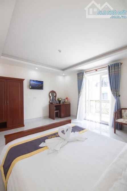 BÁN KHÁCH SẠN VIP 50 PHÒNG NGAY BIỂN BÃI SAU - HẦM ĐI BỘ - NGANG 10 DT 295M2 - 6