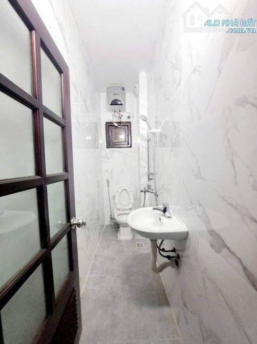 Bán nhà Nam Từ Liêm. Nhà 30m, 4 tầng, MT: 6,4m. Ô tô đỗ cách 10m. Giá: 6,5 tỷ - 6
