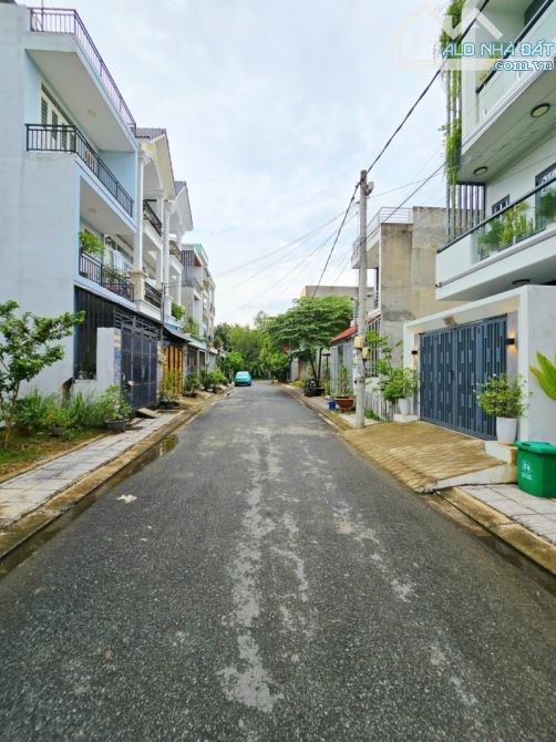 Siêu phẩm – 52.4m² – 4 Tầng– Đường 8M – Long Trường Q9 – 4.x Tỷ - 6