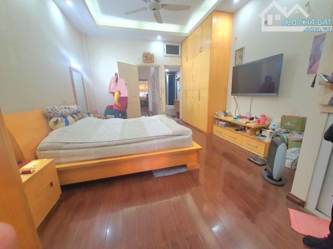 Bán gấp-Nhà Ngụy Như Kon Tum-gara oto 7c-Thông Kd- Dt 60m2- Giá 18 tỷ - 6