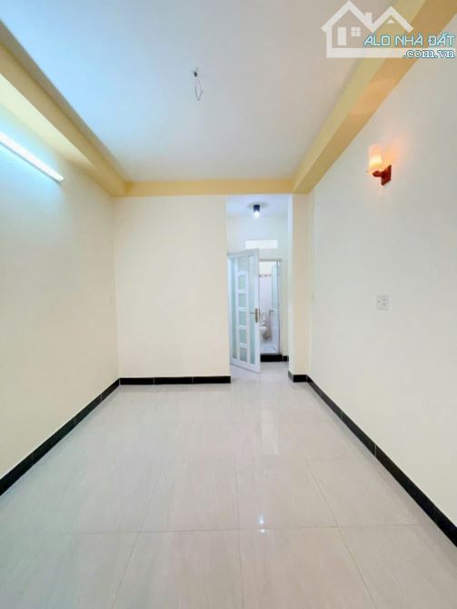 BÁN NHÀ QUẬN 4 KHU VIP 20 THƯỚC 4 TẤM ĐÚC GIÁP Q1 HẺM 4M THÔNG GIÁ 5 TỈ TL HÌNH THẬT - 6