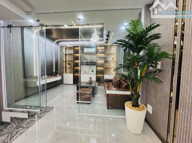 NỔI BẬT VỚI THIẾT KẾ RẤT RIÊNG 5 TẦNG THOÁNG MÁT GIÁP TÊN LỬA,54M2,KO LỘ GIỚI GIÁ CHỉ 7Xx - 7
