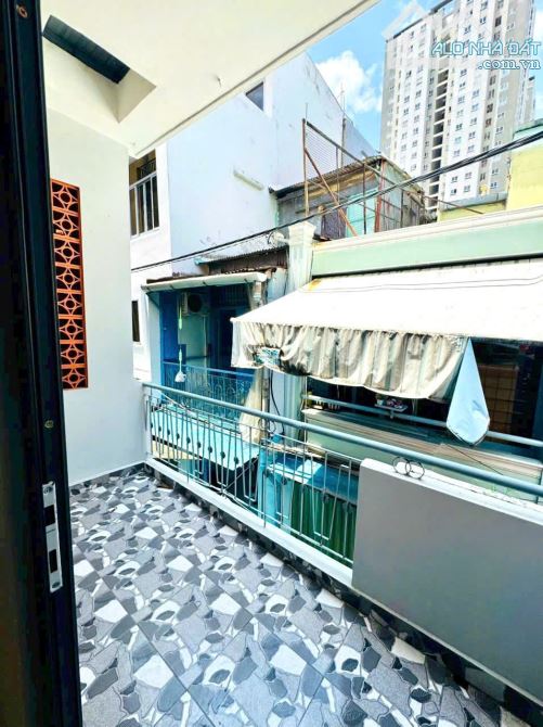 MẶT TIỀN 2 GÓC LÊ QUỐC HƯNG Q4 NGANG 3.4 DÀI 9 - 2 TẦNG CÓ 3 TỶ - 7