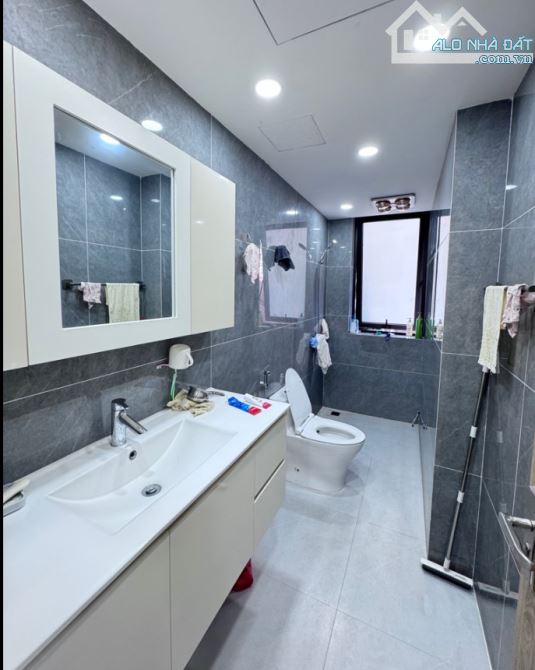 Bán nhà Phố Trần Quang Diệu-7 tầng-thang máy-mặt tiền 5m. Giá thương lượng - 7