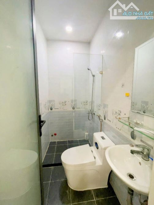 BÁN NHÀ ĐẸP CHÍNH CHỦ Ở 4 TẤM ĐÚC VỊ TRÍ 1/ HÌNH THẬT DT 3,9*14 GẦN CHỢ 200 GIÁ 6TỈ TÍ KDC - 7