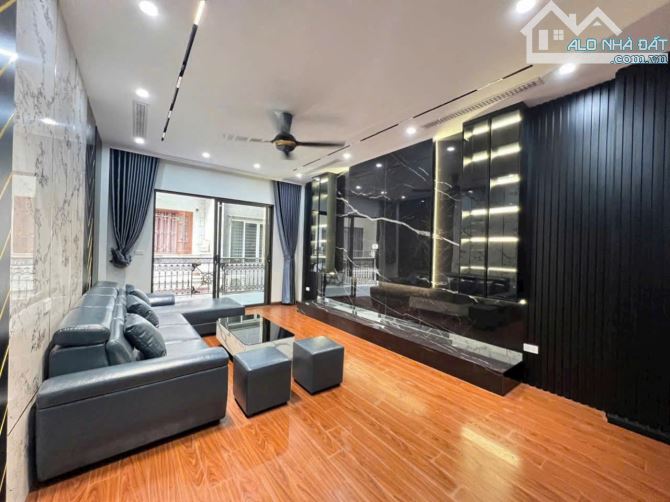 SIÊU PHẨM LÊ TRỌNG TẤN - Ô TÔ KINH DOANH - DT 70M 6 TẦNG THANG MÁY MỚI - FULL NỘI THẤT - 7