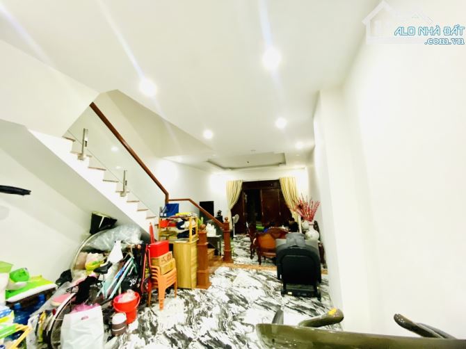 Nhà 4 Tầng Mới Đẹp 157m2, Đường 10m, 4PN, Gần Phú Mỹ Hưng, ĐH RMIT, Sổ Hồng Riêng. Chỉ 11 - 7