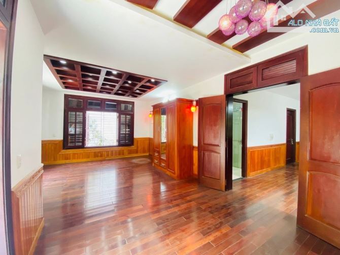 Đường số 9 Khu dân cư Nam Long quận 7 247m2 3 tầng giá chỉ 40 tỷ - 7