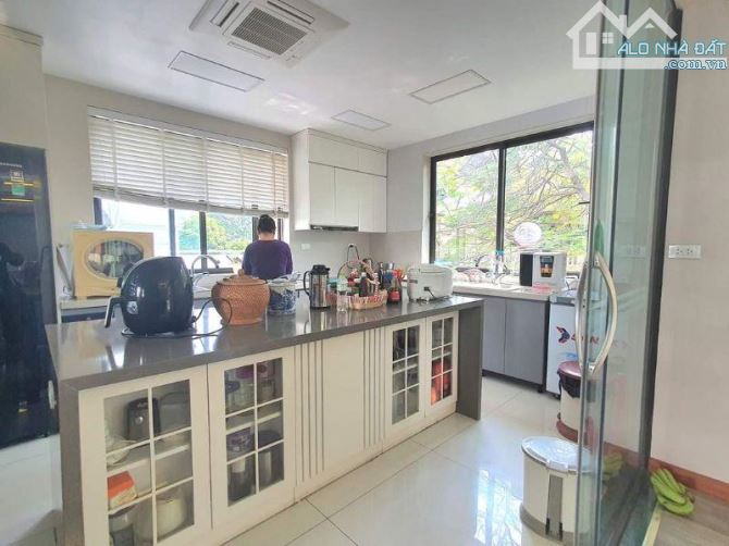 Bán nhà biệt thự đơn lập  lô góc thang máy Bắc Linh Đàm kinh doanh dt 240 5 tầng - 6
