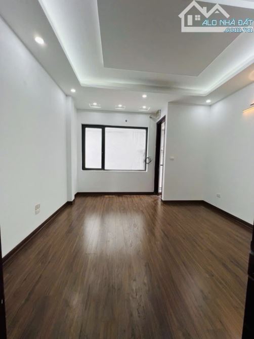 Phố Trường Lâm Nhà dân xây 35m2- 5 tầng- 10 tỷ hơn, gara ô tô, gần mặt phố - 8