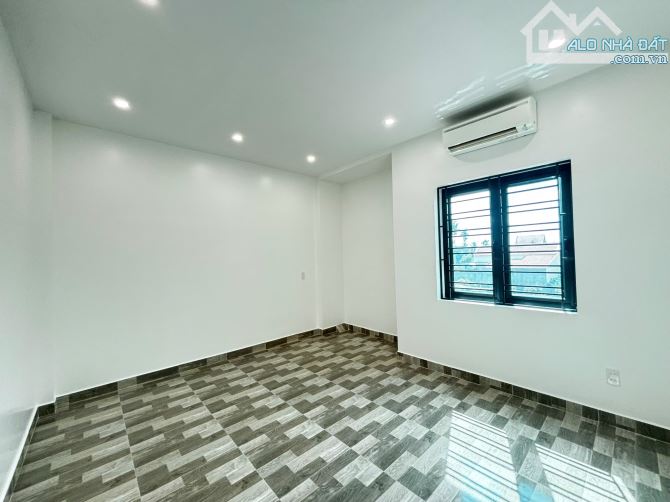 🏠🏠Nhà 3 tầng độc lập Kiều Trung Hồng Thái An Dương ✅Diện tích :61,8m, hướng tây TT ✅Công - 8