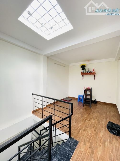Bán nhà phố Ngọc Thụy 38m2- 4 tầng- 3 phòng ngủ- 7.9 tỷ, ô tô, gần trường Việt Pháp - 8