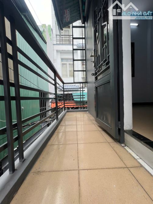 SÁT MẶT TIỀN Q4 NGANG 5.5 DÀI 3.5  ĐÚC BÊ TÔNG CÓ 2 TỶ - 9