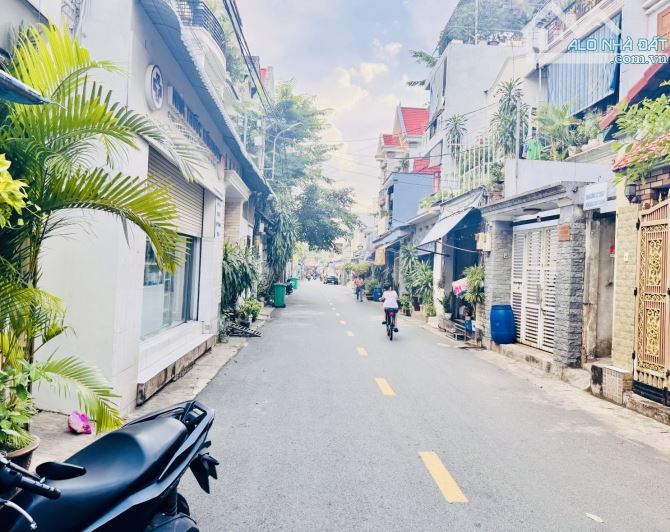 🏡 LÔ GÓC 2 MẶT TIỀN – ĐƯỜNG SỐ 8 LINH XUÂN – 3 LẦU – HXH – 4.85 TỶ - 9