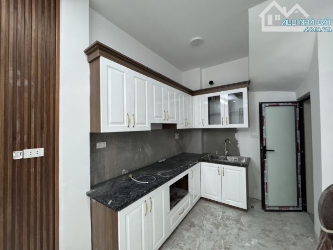 Nhỉnh 4 tỷ/ 31 m2/ 5 tầng mới/ Đông Dư - 9