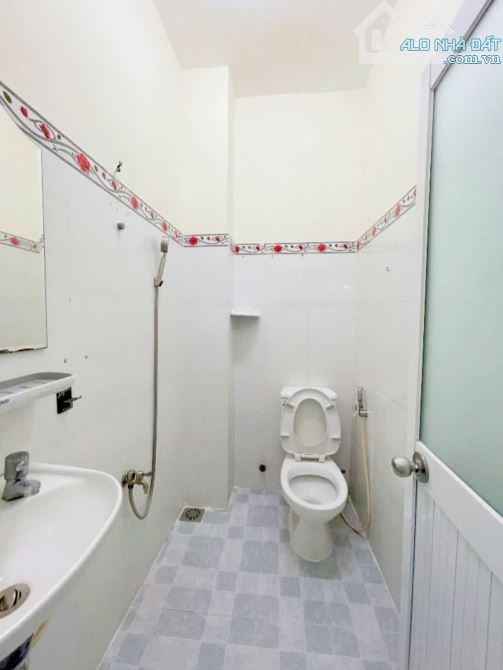 BÁN NHÀ QUẬN 4 KHU VIP 20 THƯỚC 4 TẤM ĐÚC GIÁP Q1 HẺM 4M THÔNG GIÁ 5 TỈ TL HÌNH THẬT - 9