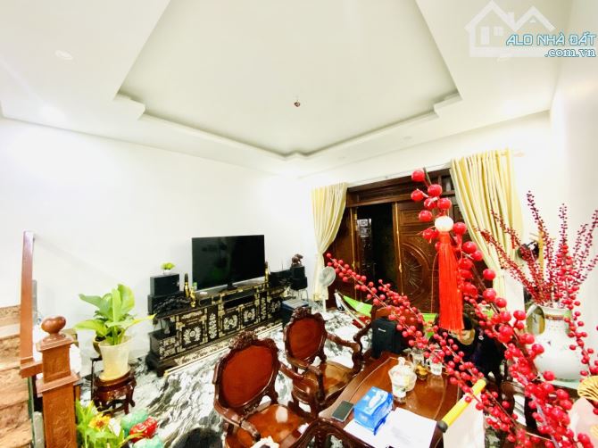 Nhà 4 Tầng Mới Đẹp 157m2, Đường 10m, 4PN, Gần Phú Mỹ Hưng, ĐH RMIT, Sổ Hồng Riêng. Chỉ 11 - 9