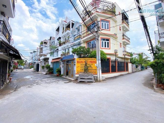 Biệt thự góc 2 MT, Dương Cát Lợi, Nhà Bè. DT 100m2, ngang 6m, Cạnh PMH. Nhỉnh 10 tỷ