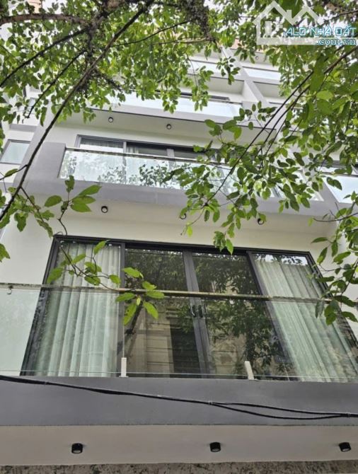 Bán nhà 6 tầng view đẹp Việt Hưng - Hoa Lâm