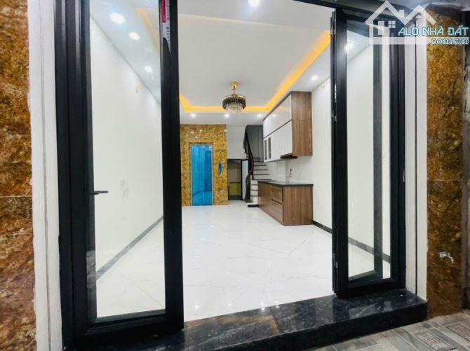 Bán nhà phố Trung Phụng 8,5 tỷ thang máy, mặt tiền rộng