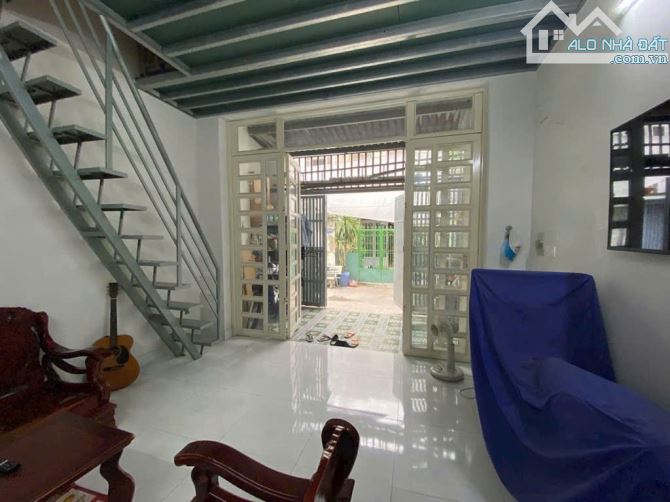 Nhà Phố 1 Trệt 1 Lửng Sau Lưng Nhà Thờ Nữ Vương Hoà Bình P13 Q Gò Vấp