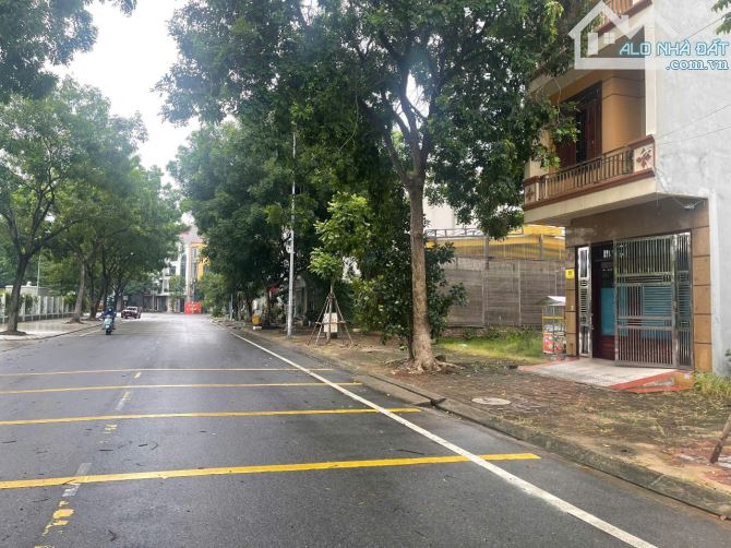 Bán đất Nguyễn Thị Minh Khai . Yna . dt 81m mt 4,5m . hướng TB . giá 9 tỷ 4