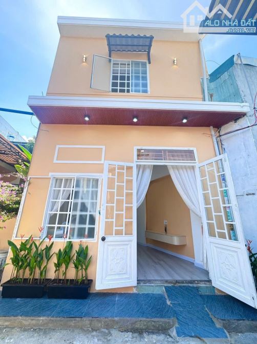Nhà 2 tầng kiệt Tô Hiệu . mặt tiền 4m5 . Nhà full nội thất . Giá : 1tỷ860 thương lượng