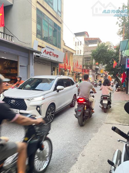 BÁN NHÀ SẴN 15 PHÒNG KHÉP KÍN - CHO THUÊ SẴN DÒNG TIỀN ỔN ĐỊNH - Ô TÔ 7 CHỖ ĐỖ TRONG NHÀ