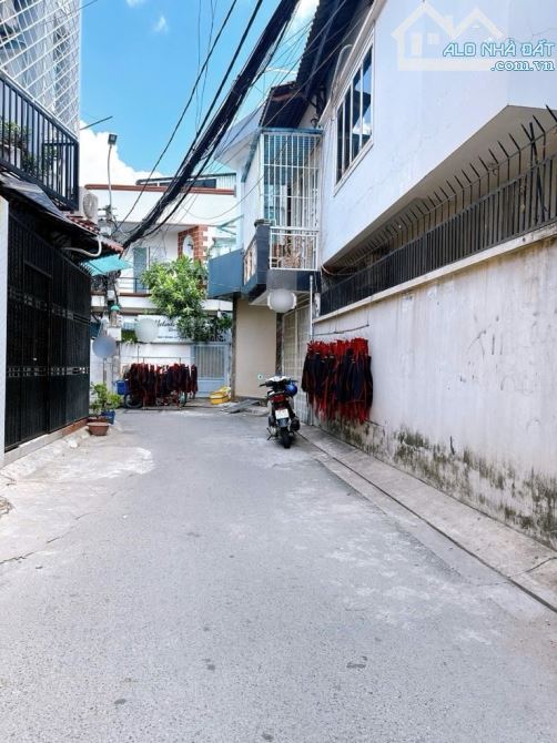 NHÀ 3 TẦNG KIÊN CỐ – 34M² – NỞ HẬU – HẺM a,n n,inh Trần Xuân Soạn – nhỉnh 5 Tỉ TL