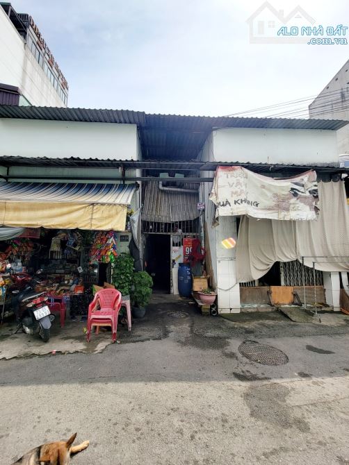 Bán dảy trọ 20P thu nhập 25tr/tháng Hẻm 6m đường Nguyễn Tri Phương Dĩ An 225m2 Giá 8.2 Tỷ