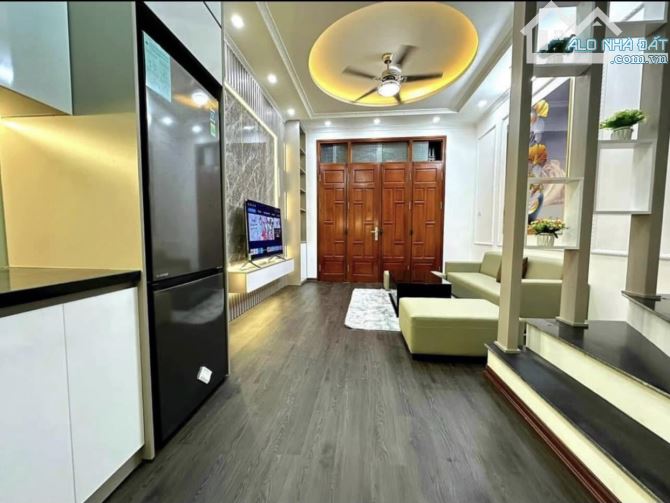 SIÊU HIẾM - NỘI THẤT 5** - 6 TẦNG THANG MÁY  - NGÕ RỘNG GẦN PHỐ
