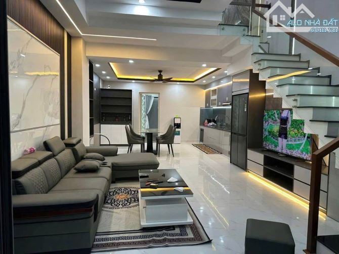 🇻🇳NHÀ 3 TẦNG ĐƯỜNG HÒA PHÚ GẦN HOÀNG THỊ LOAN