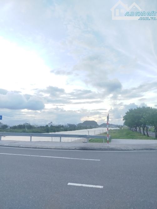 CHÀO BÁN LÔ ĐẤT GÓC GẦN BIỂN TÂN TRÀ GIÁ ĐẦU TƯ.
