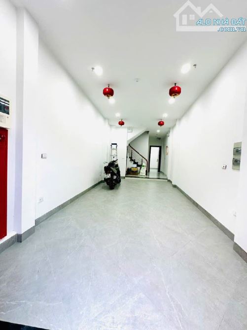 CẦN BÁN TOÀ NHÀ CCMN NGÕ 298 NGỌC HỒI Ô TÔ ĐỖ CỬA MỚI TINH