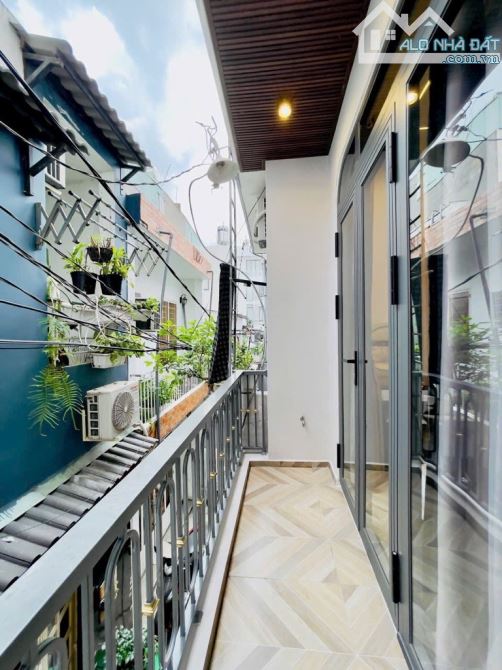 Nhà Gò Vấp giá 3 tỷ 7 sát hẻm xe hơi và gara ô tô đường Đỗ Thúc Tịnh Phường 12 SHR