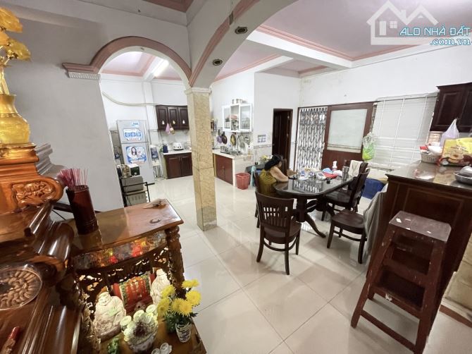 Bán nhà 2 mặt hẻm xe hơi Quận 7 – Nở hậu tài lộc cực khủng, cực hiếm