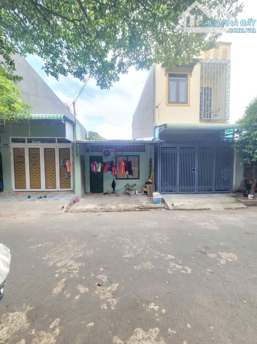 Bán nhà cấp 4 (4x19.5m), đường số 1 KDC Tân Đông Hiệp, đang thuê 8tr/th
