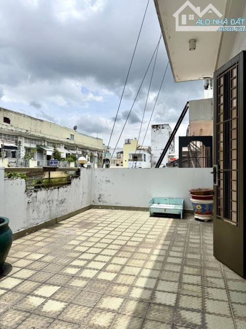 BÁN NHÀ TRUNG TÂM QUẬN 5 – GÓC 2 MẶT HẺM – NGANG 6M – XE HƠI ĐỖ CỬA – CHỈ NHỈNH 9 T.Ỷ  📍