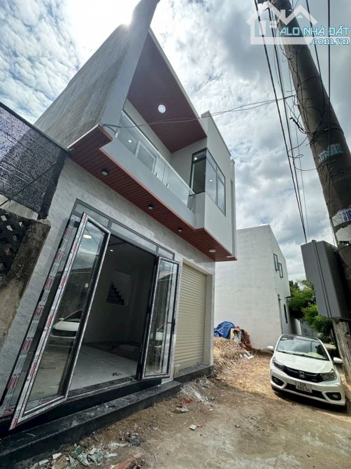 Bán nhà 1 trệt 1 lầu sổ riêng thổ cư p. Trảng Dài