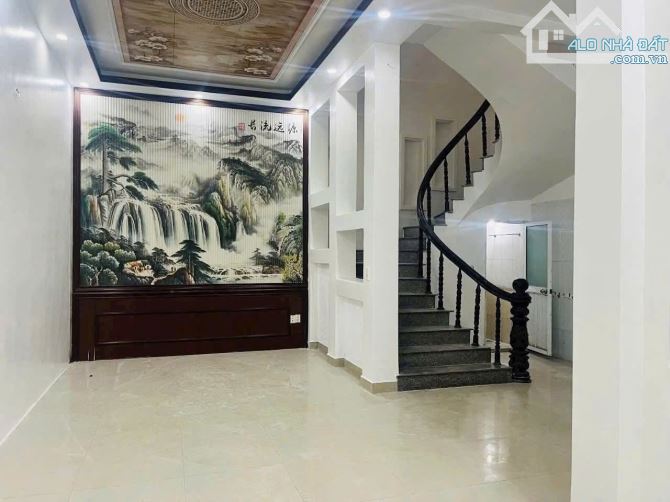 Cho thuê nhà nguyên căn gần Aeon Hải Phòng , ô tô đỗ cửa . Phù hợp gia đình ở , làm văn ph