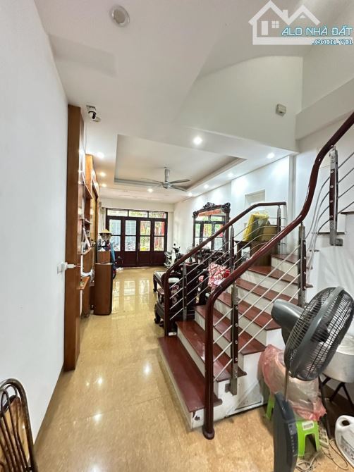 CC bán gấp nhà 45m2 phố Pháo Đài Láng, gara ô tô, kinh doanh VP. Giá: 13.8 Tỷ