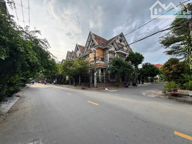 Bán gấp 3 căn biệt thự liền kề Nguyễn Oanh, P17, Gò Vấp