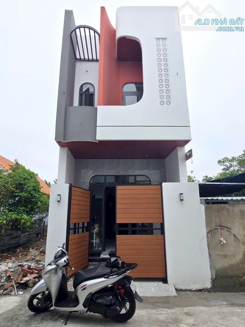 Bán nhà 1 trệt 1 lầu sổ riêng thổ cư p. Tân Phong